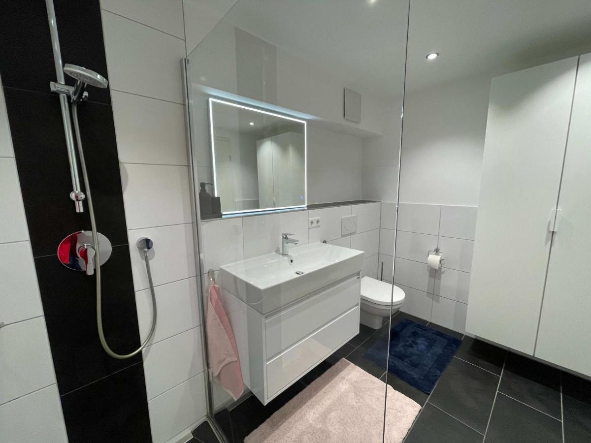 Ferienwohnung Outletcity Метцинген Екстер'єр фото