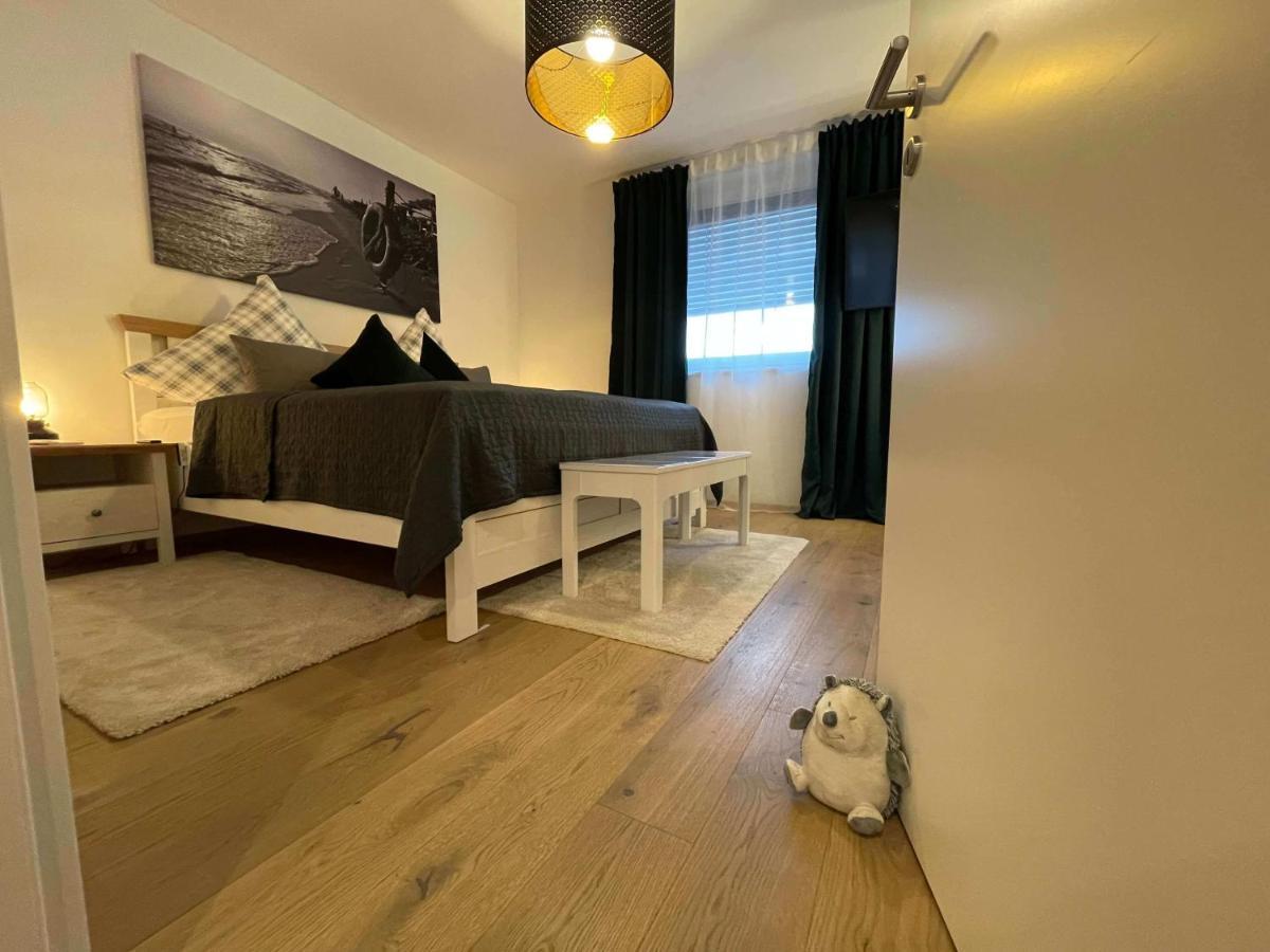 Ferienwohnung Outletcity Метцинген Екстер'єр фото