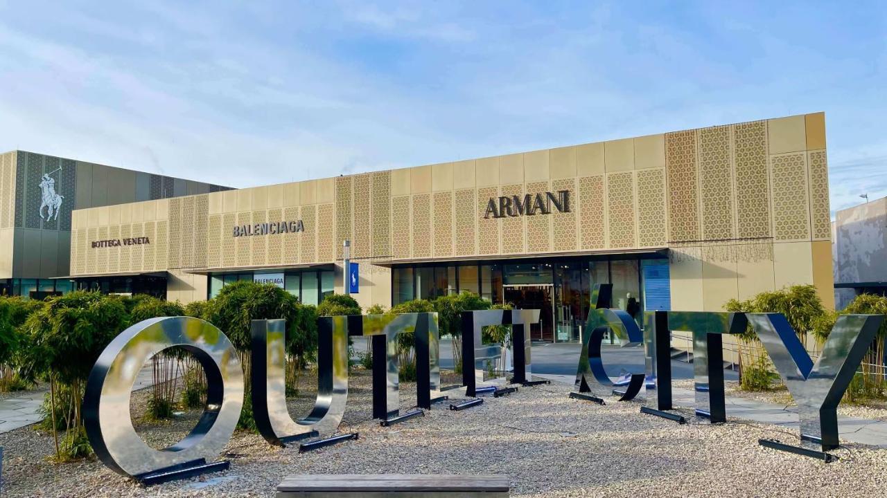 Ferienwohnung Outletcity Метцинген Екстер'єр фото